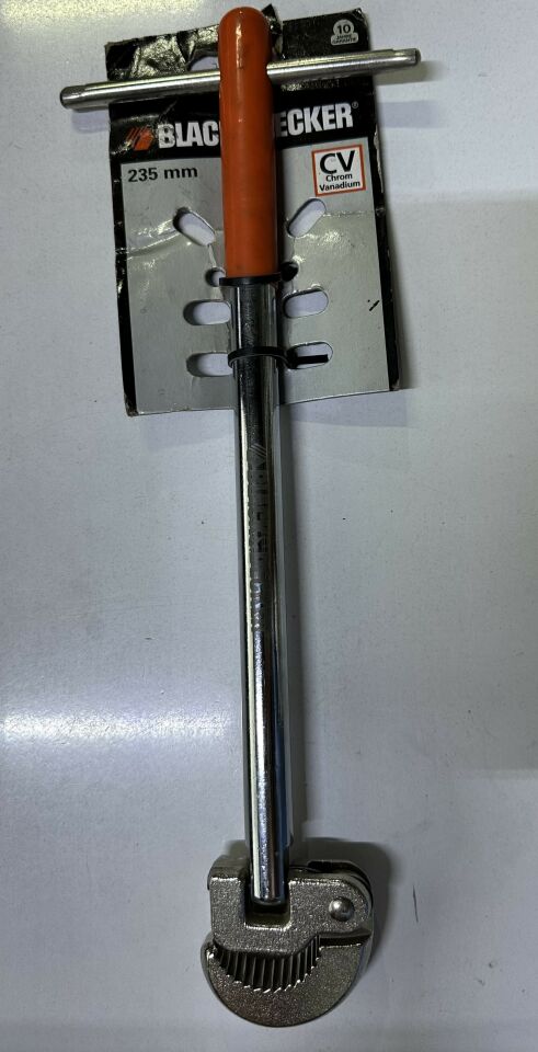 BLACK DECKER  ÇOK AMAÇLI BORU ANAHTARI 235 MM 1003573